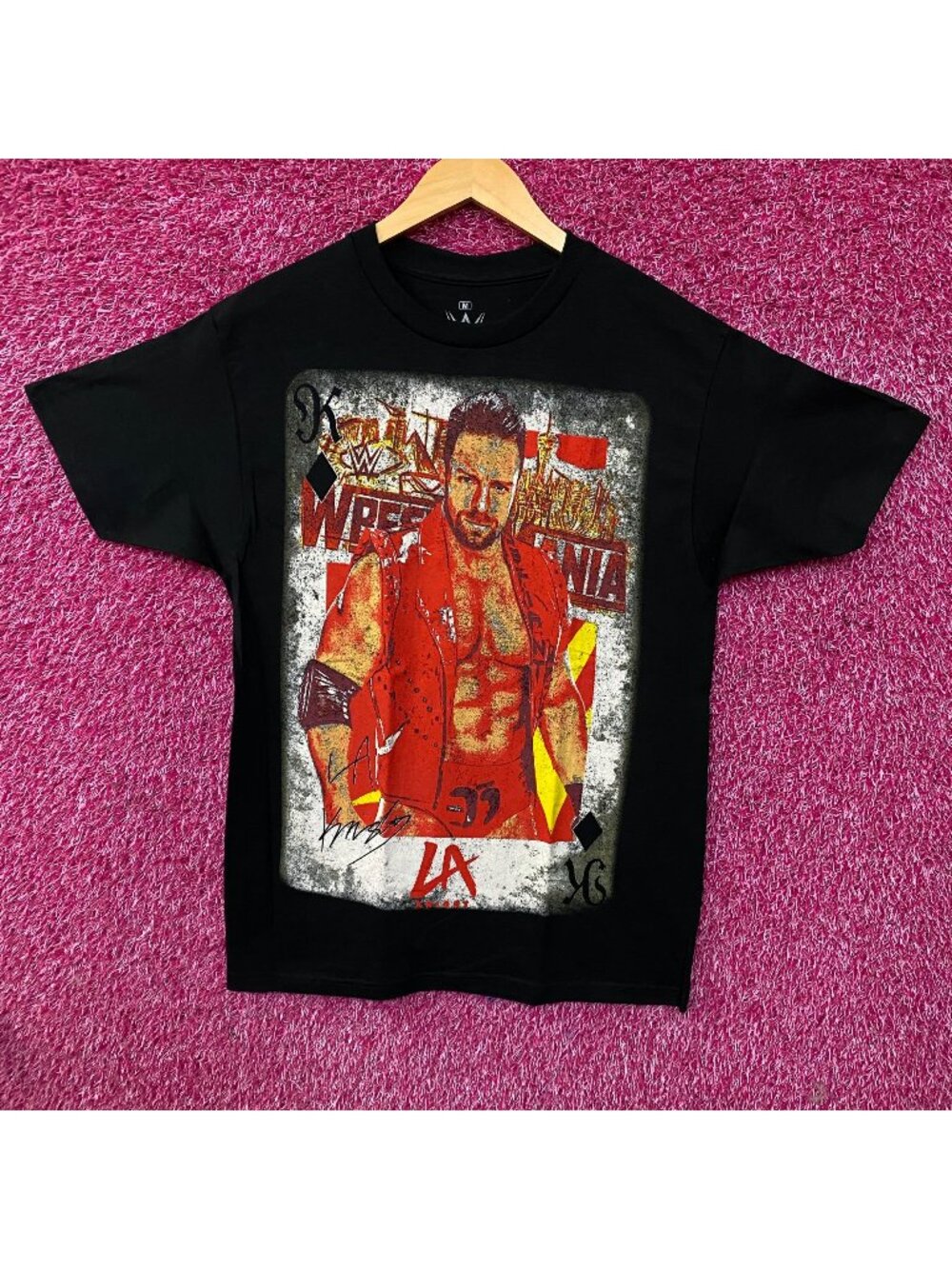 WWE LA Knight WrestleMania Card Graphic T-Shirt Medium